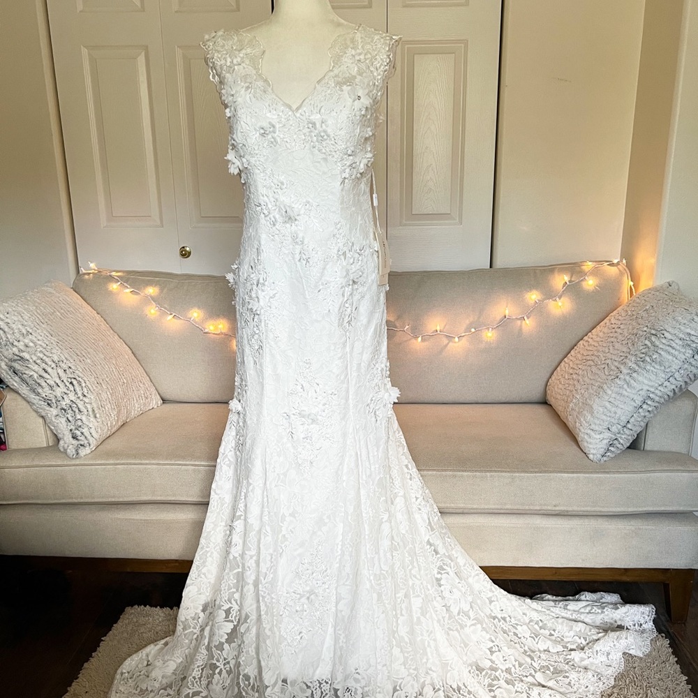 NWT Mingdas Wedding dress White flowers size 4-6 NEW! GORGEOUS!!